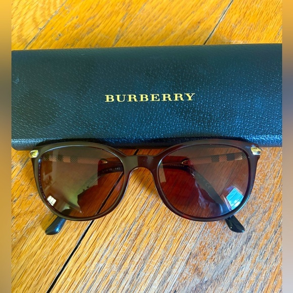 BURBERRY sunglasses - Picture 9 of 10